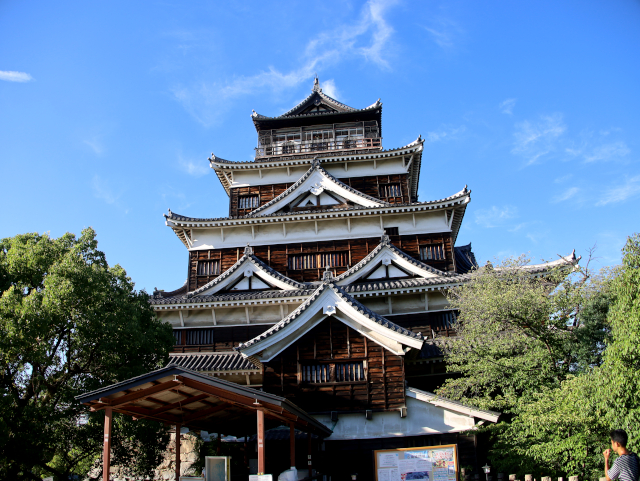 �L����
